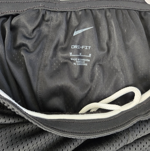 Nike Men's Basketball Shorts Bundle; One White and One Black Pair Size Medium - Picture 2 of 7